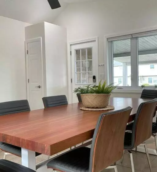 Shore Drive   2 Bedroom/2 Bath/bunk/queen Oasis