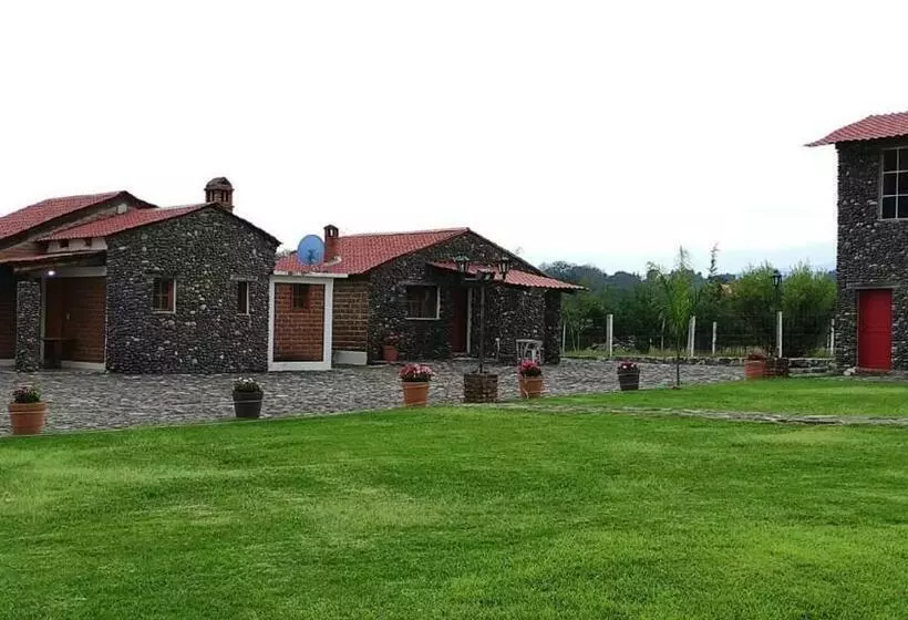 Hotelli Cabañas El Pedregal