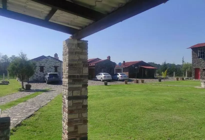 Hotelli Cabañas El Pedregal