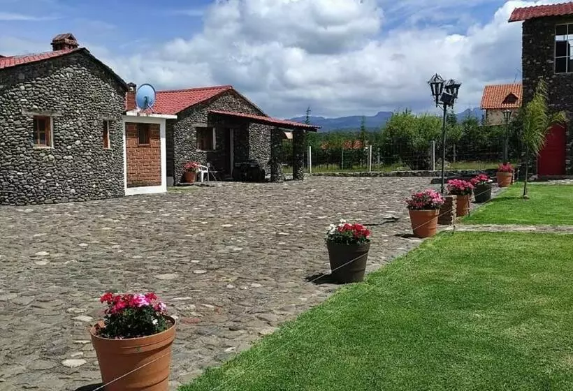 Hotelli Cabañas El Pedregal