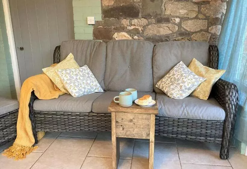 Large House On Farm With Own Heated Pool, As Seen On Bbc Tv