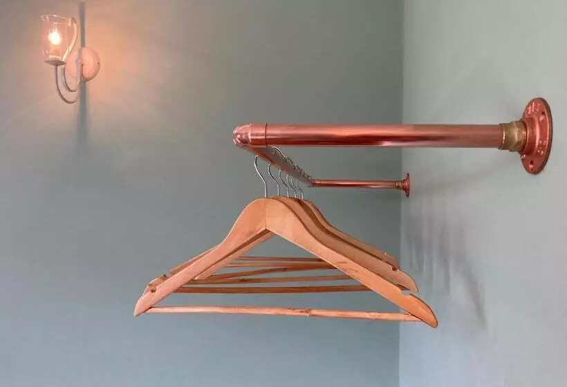 Large House On Farm With Own Heated Pool, As Seen On Bbc Tv