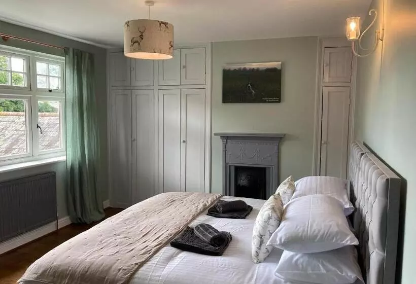 Large House On Farm With Own Heated Pool, As Seen On Bbc Tv