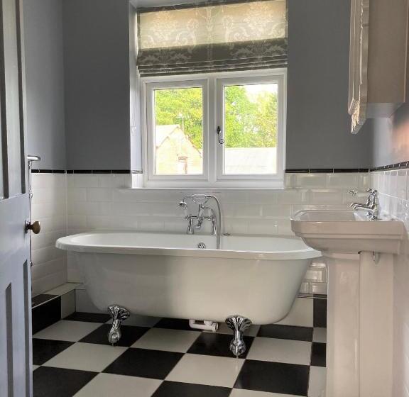 Large House On Farm With Own Heated Pool, As Seen On Bbc Tv