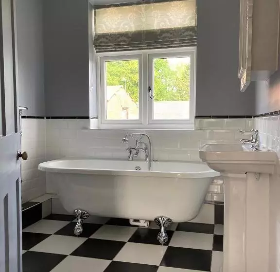 Large House On Farm With Own Heated Pool, As Seen On Bbc Tv