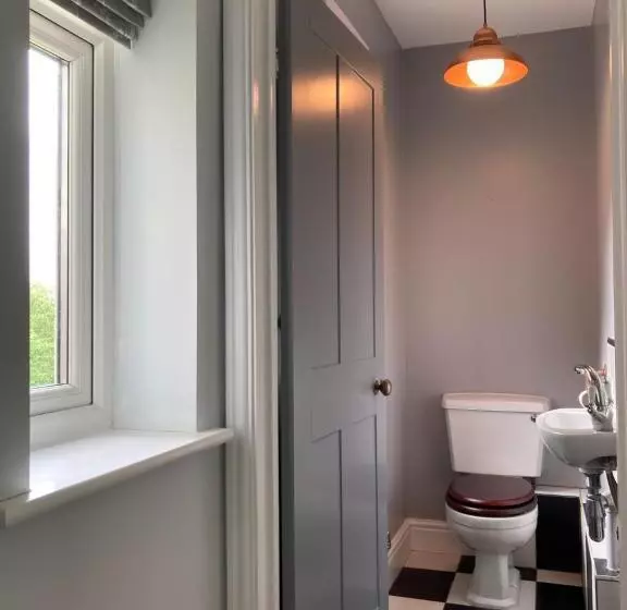 Large House On Farm With Own Heated Pool, As Seen On Bbc Tv