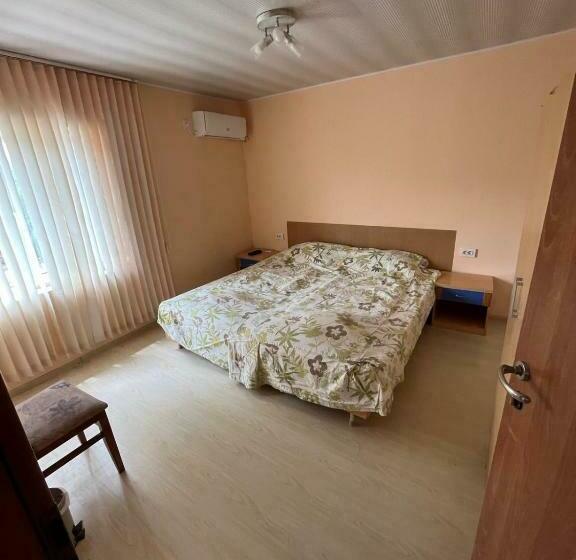 Pension (Hôtel basse catégorie) вила никови