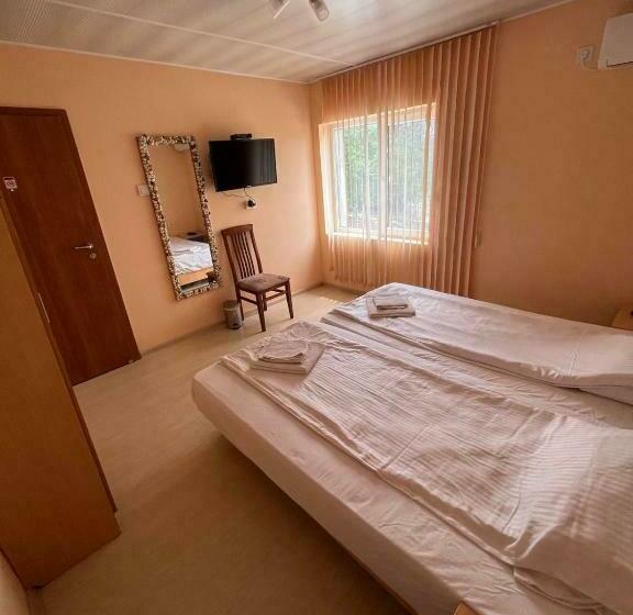 Pension (Hôtel basse catégorie) вила никови