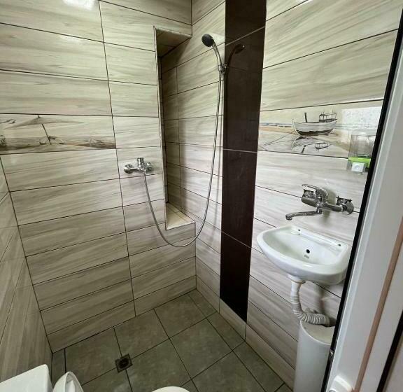 Pension (Hôtel basse catégorie) вила никови