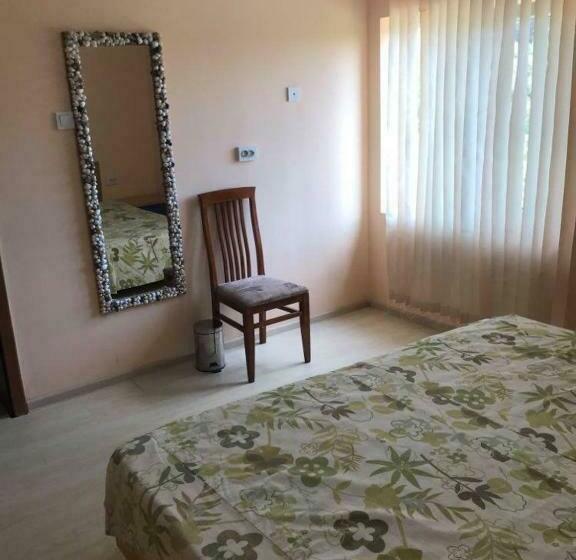 Pension (Hôtel basse catégorie) вила никови