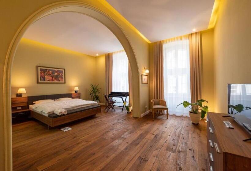 بنسيون Casa Nym