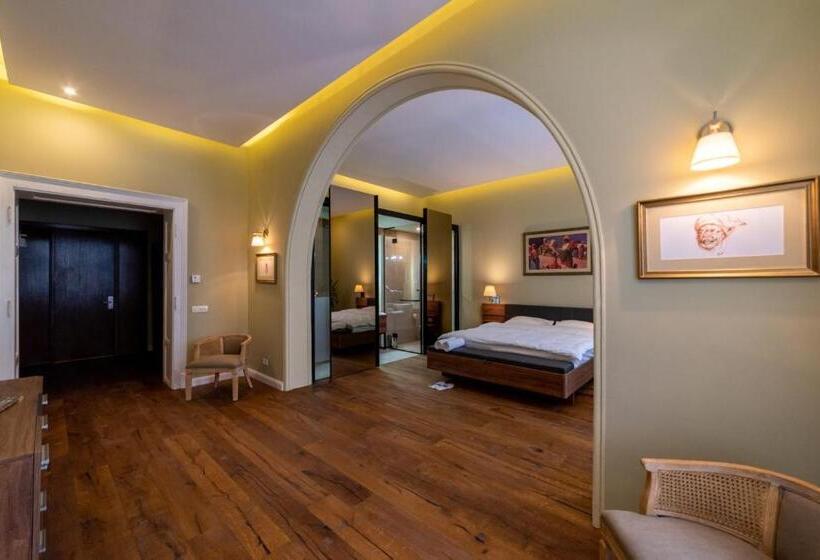 بنسيون Casa Nym