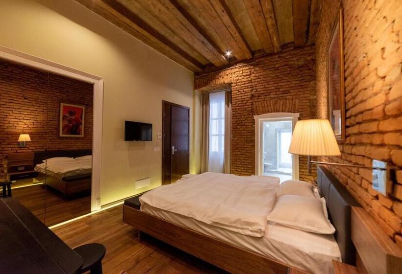 بنسيون Casa Nym