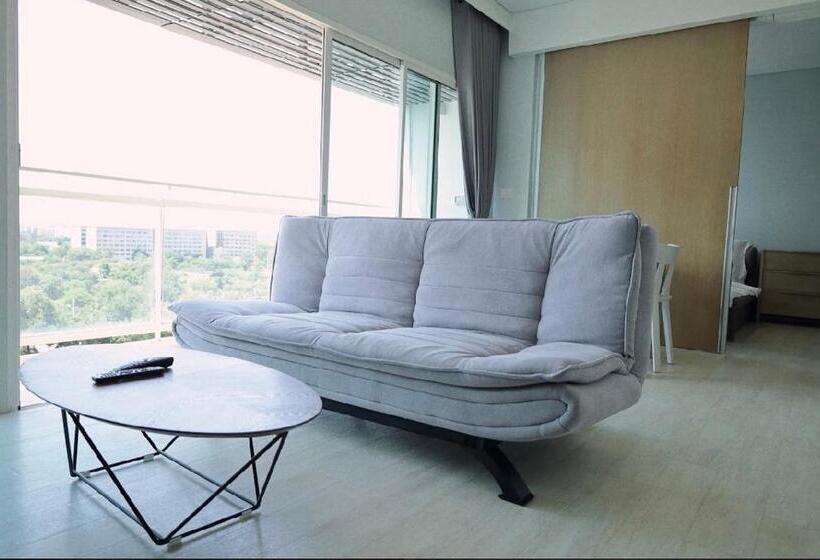 Veranda Residences Pattaya By Phung