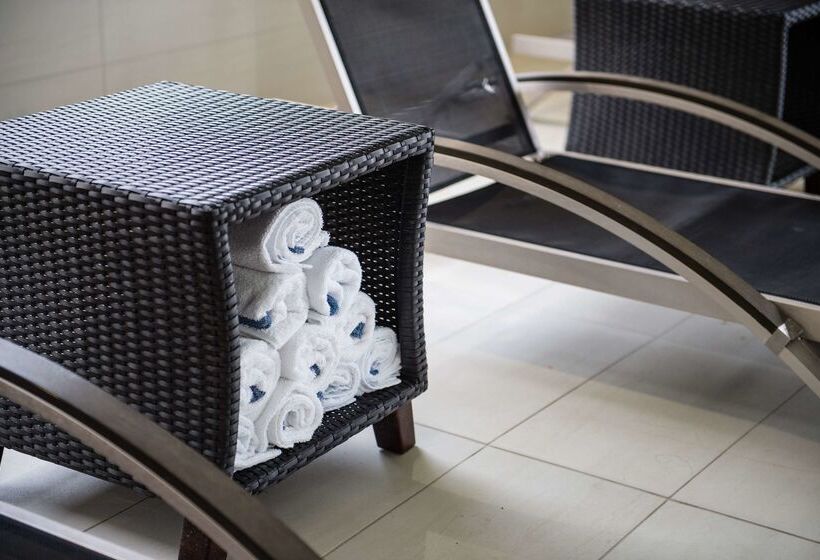 هتل Hampton Inn & Suites By Hilton Regina East Gate