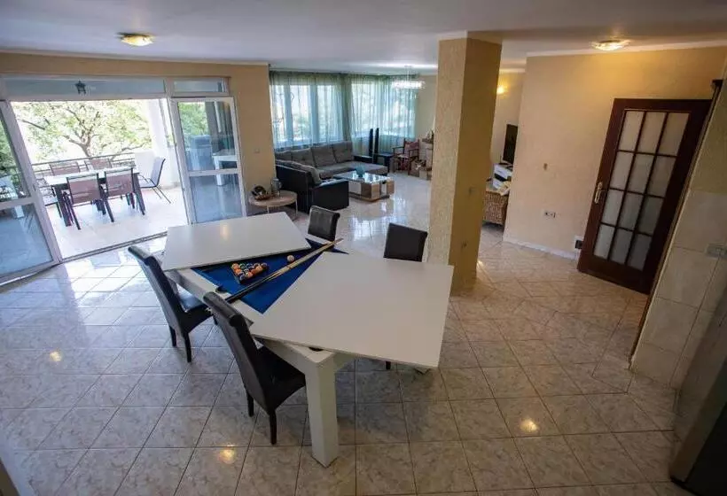 Ana Apartment