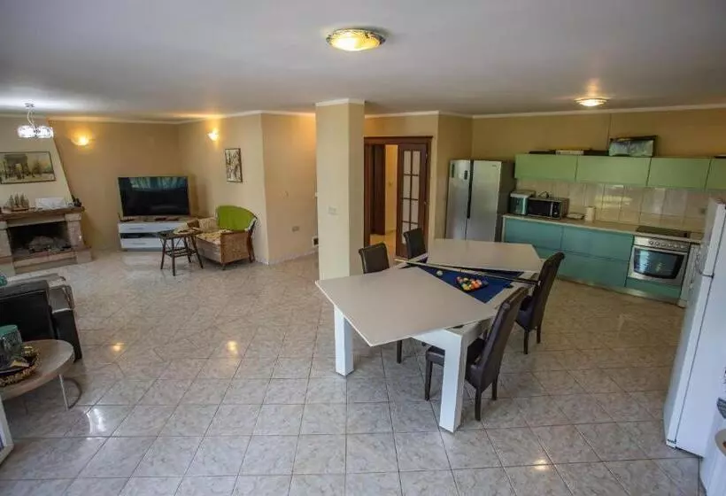 Ana Apartment