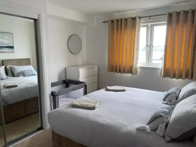 Lux Waterfront 2 Bed Apt, V&a 10min Walk, St Andrew S Golf 25min Drive