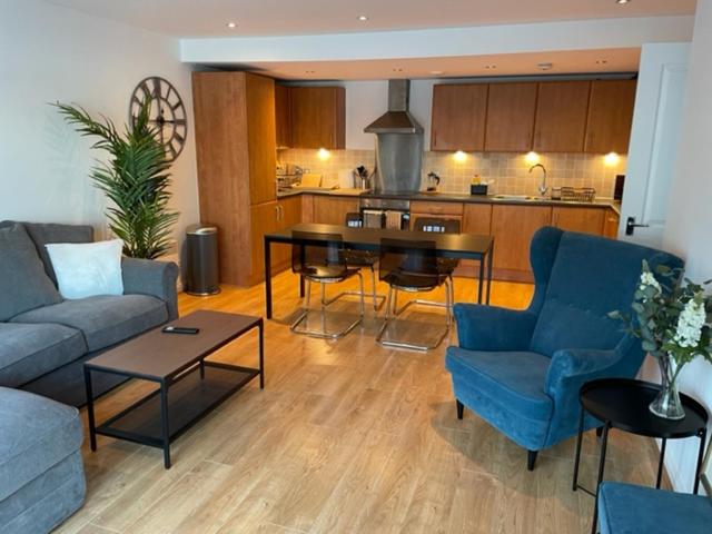 Lux Waterfront 2 Bed Apt, V&a 10min Walk, St Andrew S Golf 25min Drive