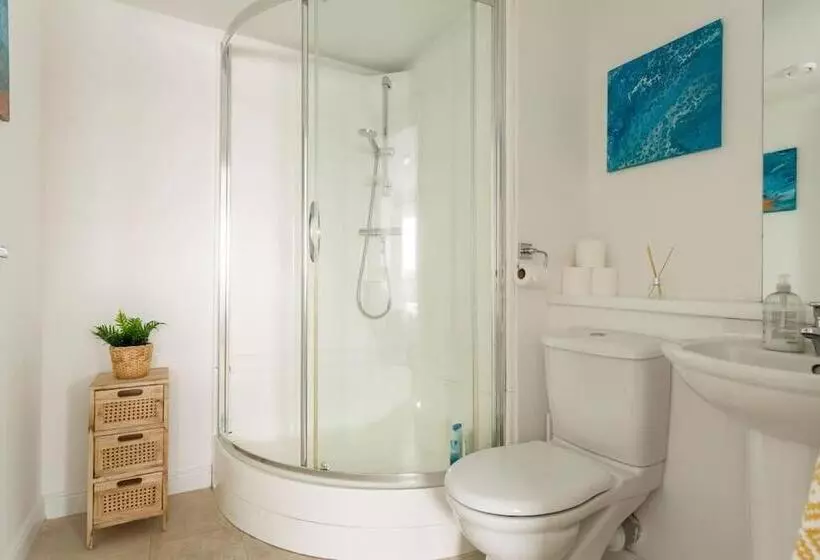 Lux Waterfront 2 Bed Apt, V&a 10min Walk, St Andrew S Golf 25min Drive