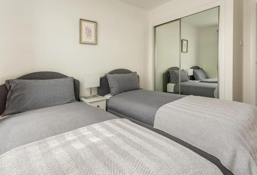 Lux Waterfront 2 Bed Apt, V&a 10min Walk, St Andrew S Golf 25min Drive