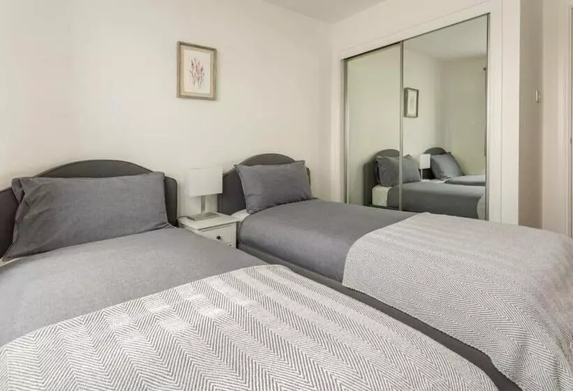 Lux Waterfront 2 Bed Apt, V&a 10min Walk, St Andrew S Golf 25min Drive