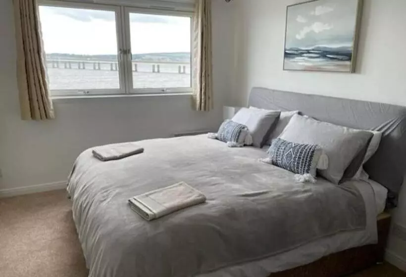 Lux Waterfront 2 Bed Apt, V&a 10min Walk, St Andrew S Golf 25min Drive