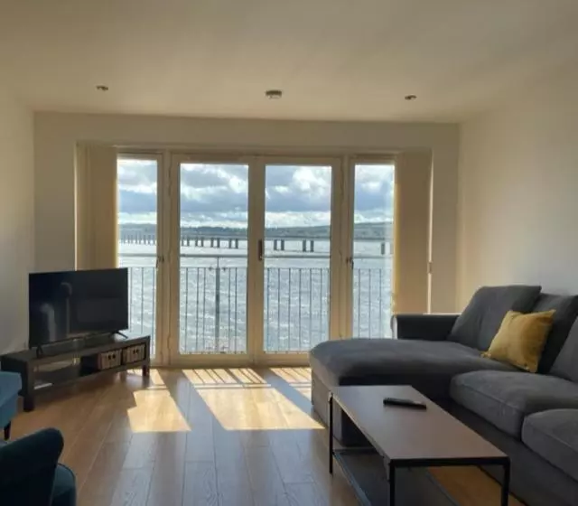 Lux Waterfront 2 Bed Apt, V&a 10min Walk, St Andrew S Golf 25min Drive