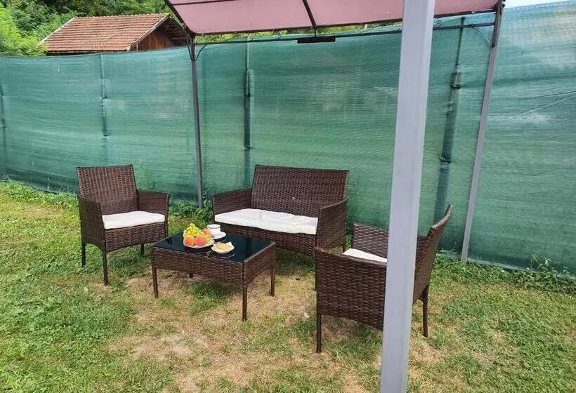 Majatalo стаи за гости тони