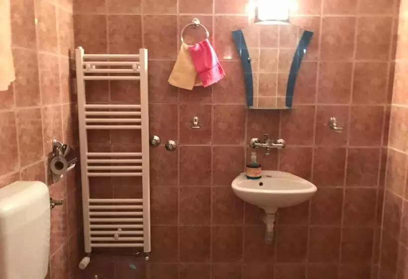 Majatalo стаи за гости тони