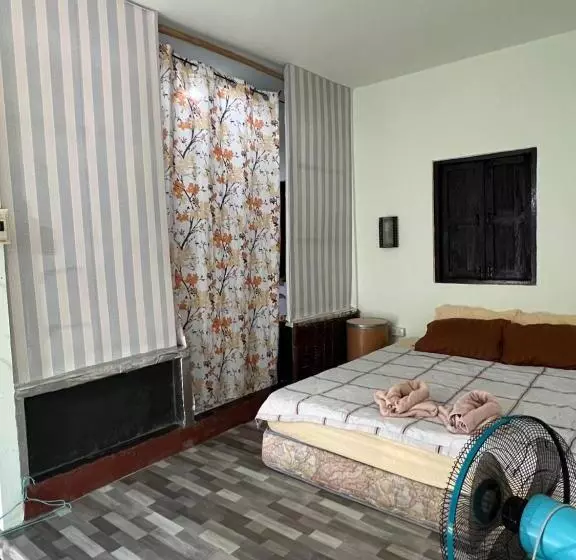 تختخواب و صبحانه Pano Solar Guest House