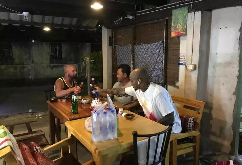 تختخواب و صبحانه Pano Solar Guest House