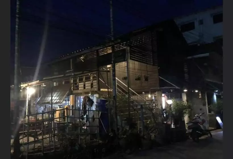 تختخواب و صبحانه Pano Solar Guest House