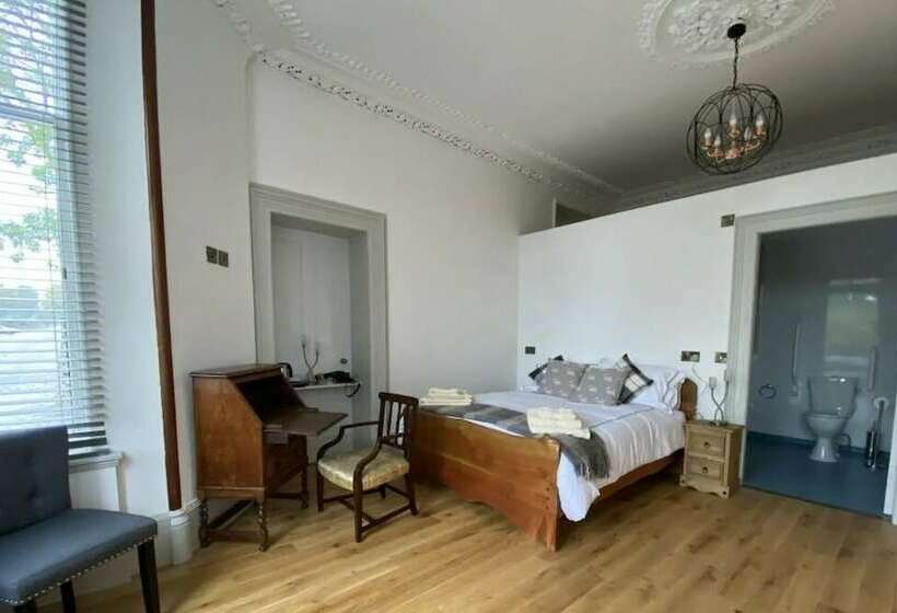 فندق Manor House