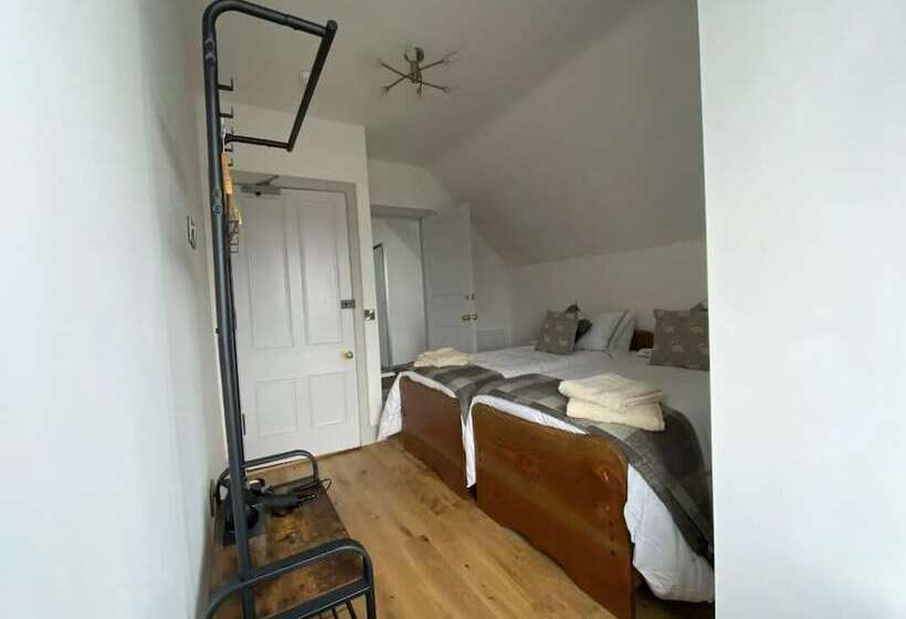 فندق Manor House