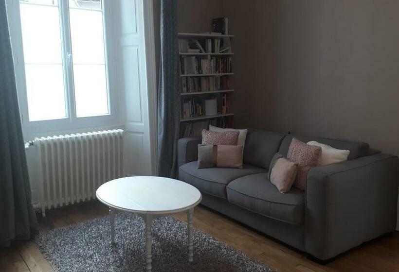 Pensiune Les Pierres Bleues