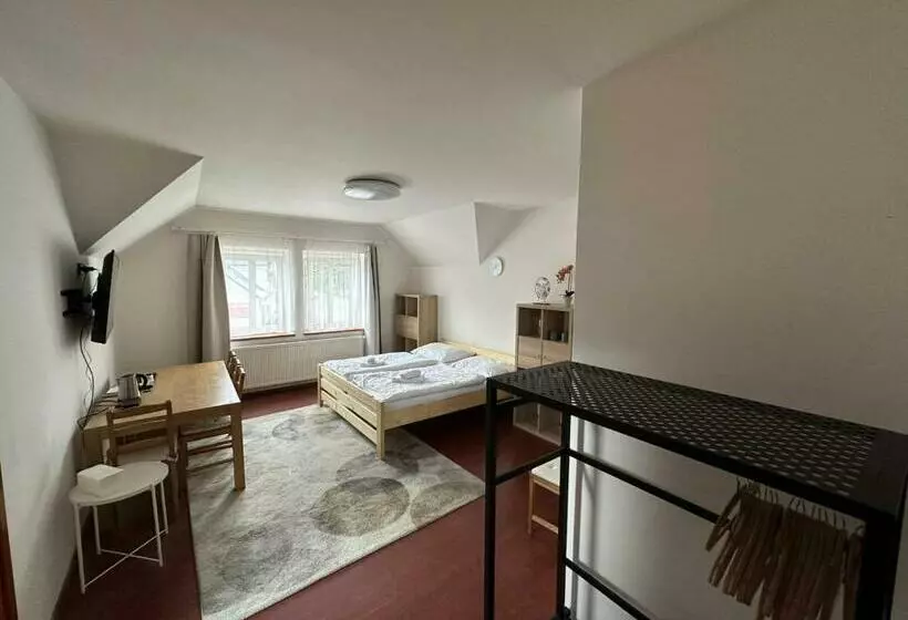 Majatalo Penzion U Kovárny