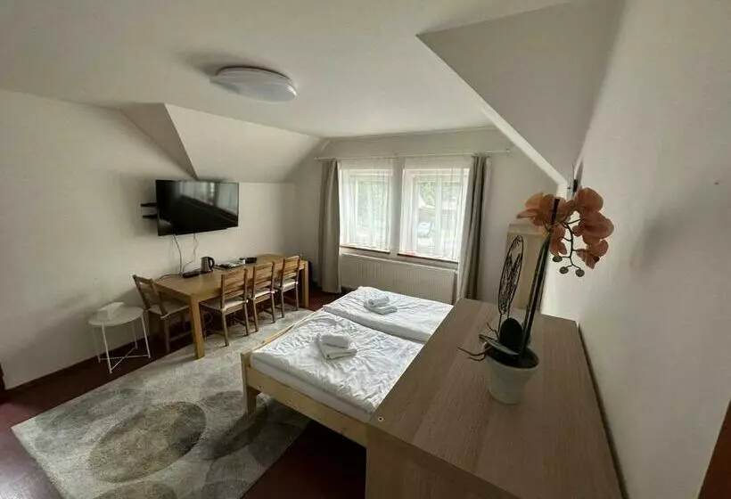 Majatalo Penzion U Kovárny