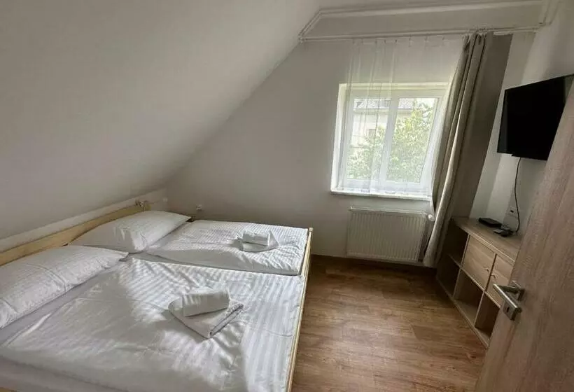 Majatalo Penzion U Kovárny