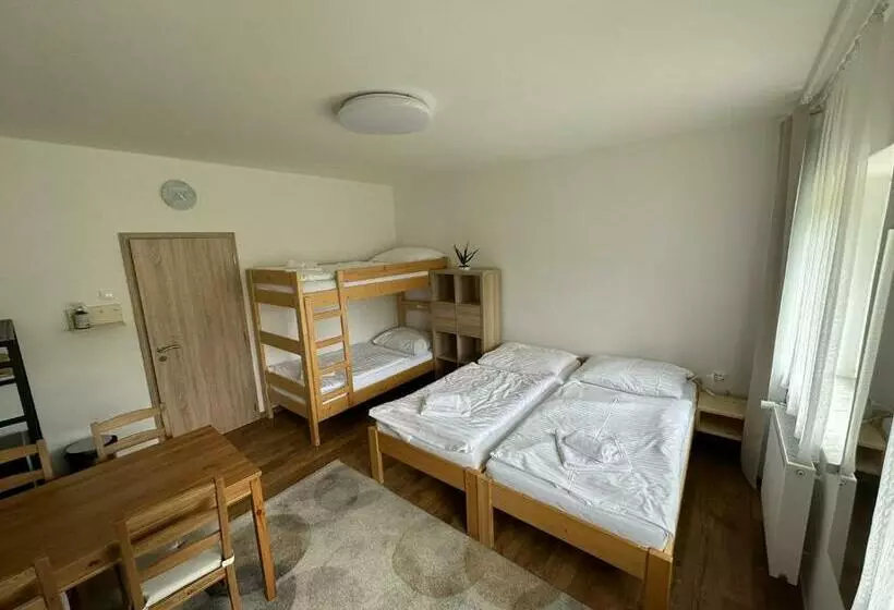 Majatalo Penzion U Kovárny