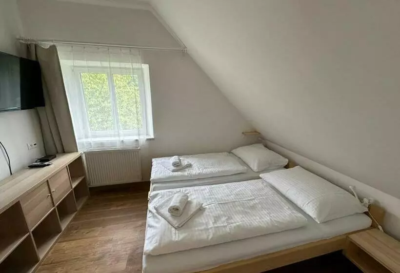 Majatalo Penzion U Kovárny