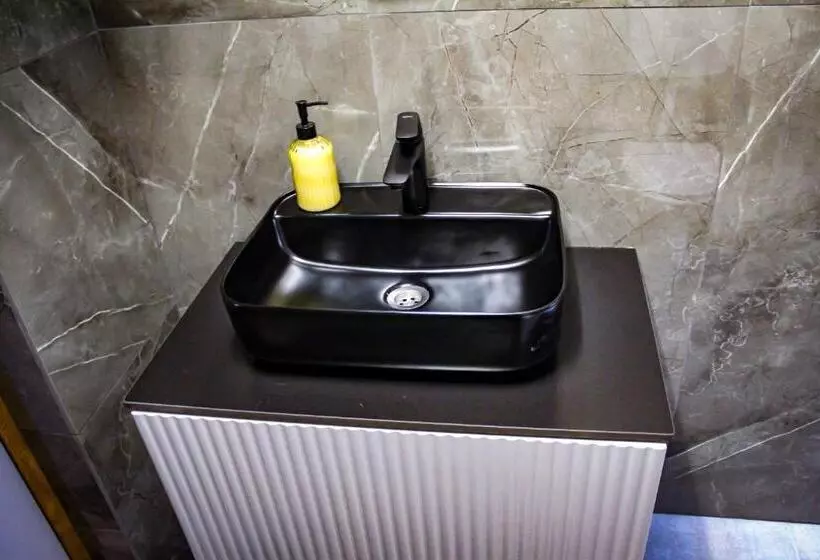 پانسیون R34 Boutique Guest House
