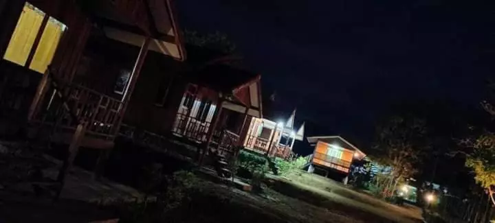 Lomakeskus บ้านในสายหมอกบุญแจ้งโฮมสเตย์