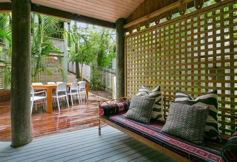 18 Adams St The Beach Shack Fabulous Location Close To The Beach