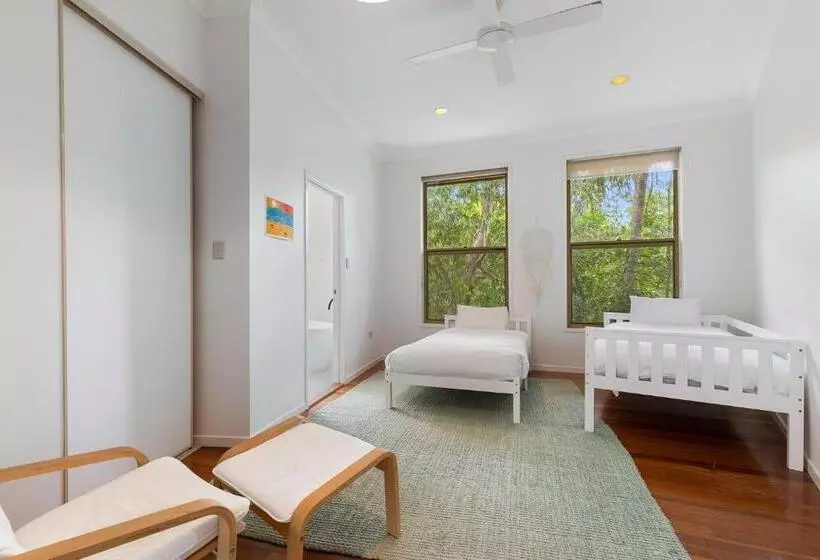 18 Adams St The Beach Shack Fabulous Location Close To The Beach