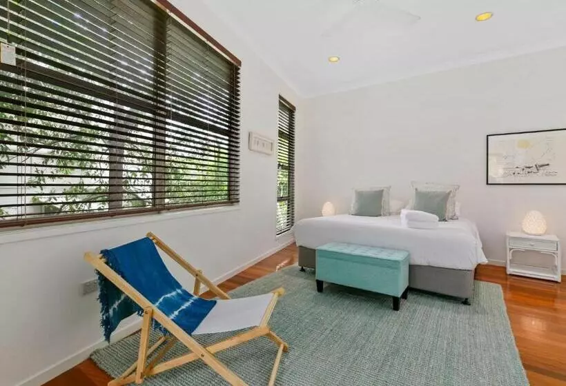 18 Adams St The Beach Shack Fabulous Location Close To The Beach
