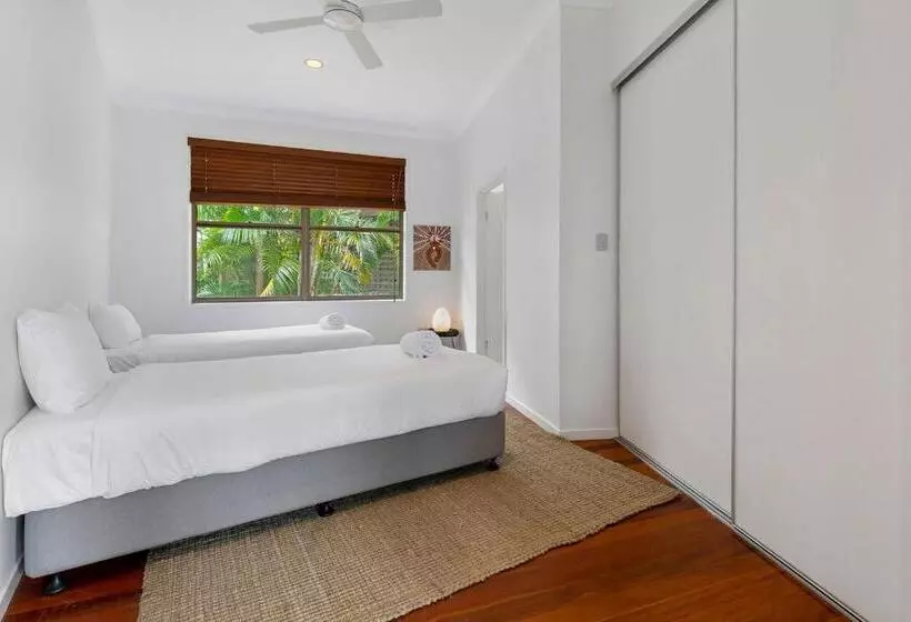 18 Adams St The Beach Shack Fabulous Location Close To The Beach