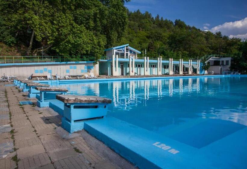 Hostel бунгала сън сити