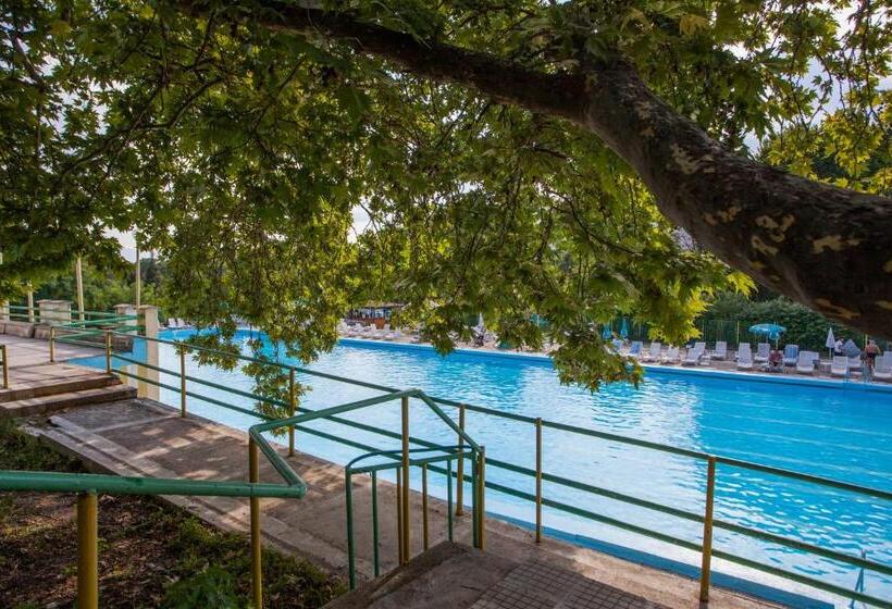 Hostel бунгала сън сити