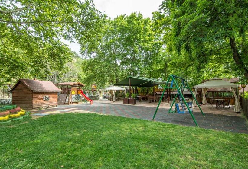 Hostel бунгала сън сити